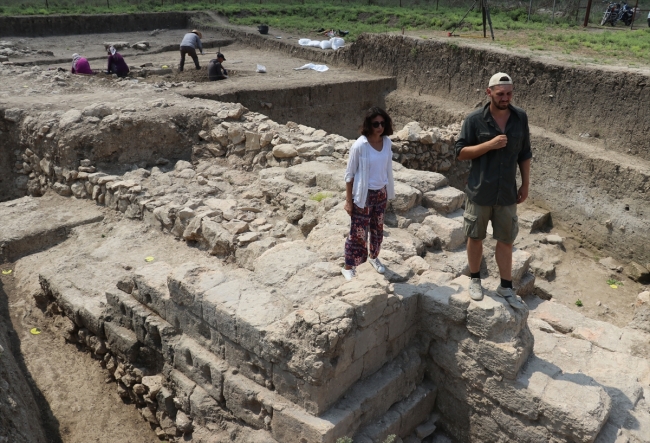 Adana'da üzerinde savaş izleri taşıyan "çift duvarlı sur" bulundu